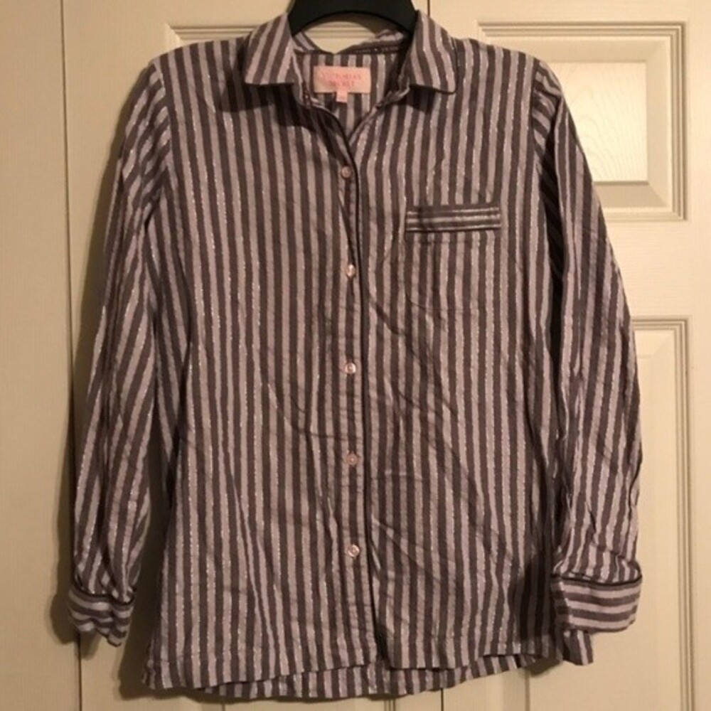 VICTORIA'S SECRET Small Sleep Shirt Gray Metallic Thread Pajamas Loungewear